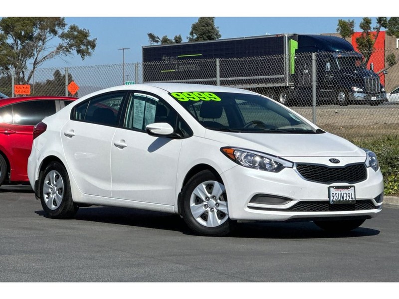 Kia Forte Vehicle Full-screen Gallery Image 02