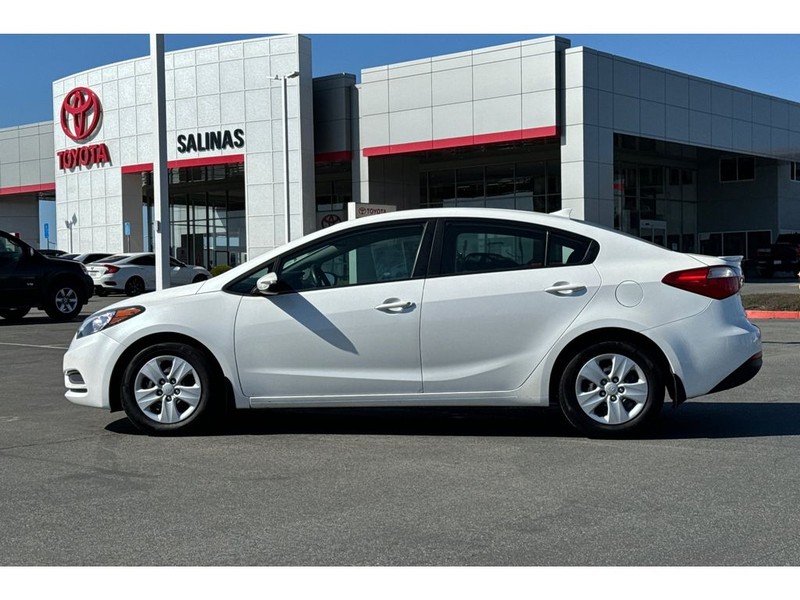 Kia Forte Vehicle Full-screen Gallery Image 07