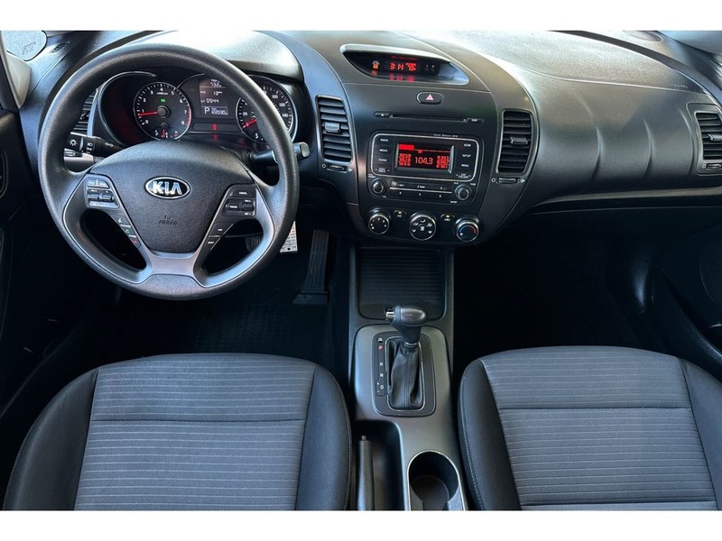 Kia Forte Vehicle Full-screen Gallery Image 14