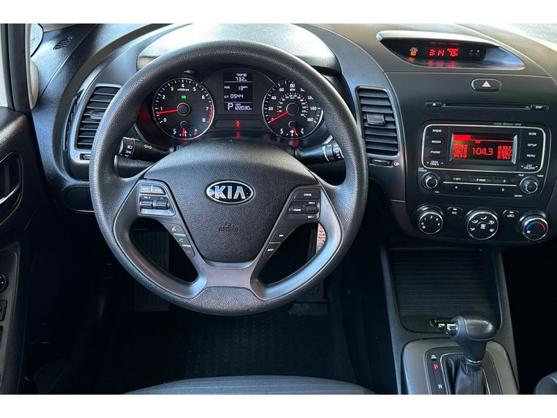 Kia Forte Vehicle Full-screen Gallery Image 15