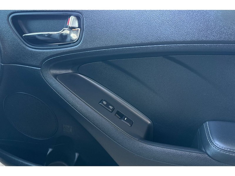 Kia Forte Vehicle Full-screen Gallery Image 18