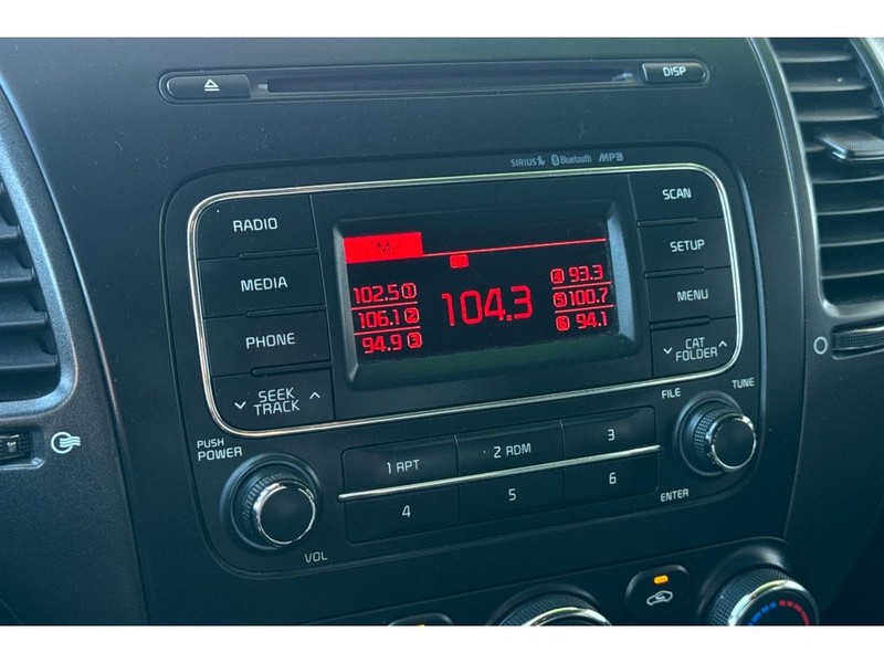 Kia Forte Vehicle Full-screen Gallery Image 19