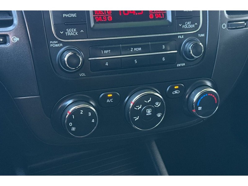 Kia Forte Vehicle Full-screen Gallery Image 20