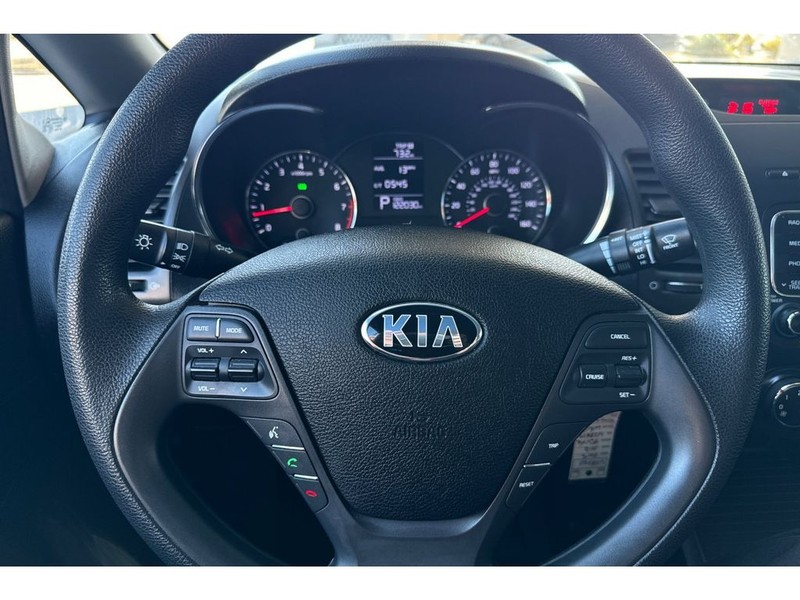Kia Forte Vehicle Full-screen Gallery Image 22