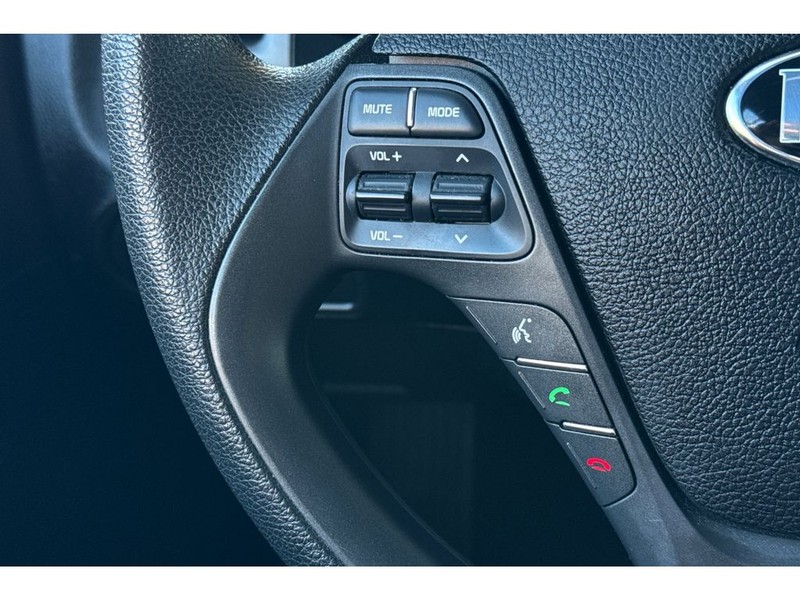 Kia Forte Vehicle Full-screen Gallery Image 23