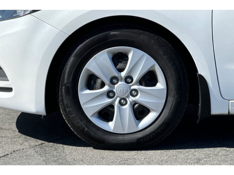 Kia Forte Vehicle Full-screen Gallery Image 28