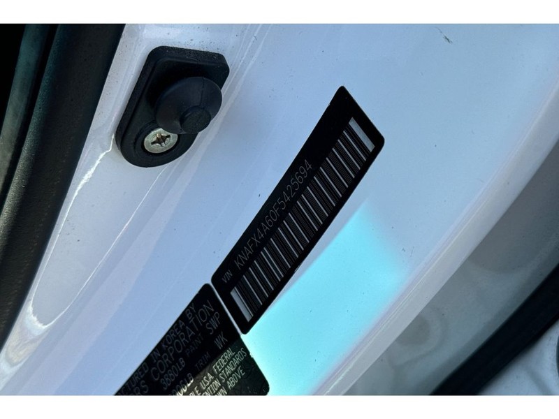 Kia Forte Vehicle Full-screen Gallery Image 31