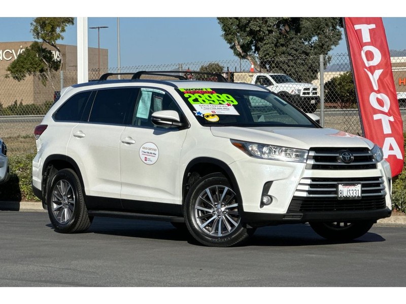 Toyota Highlander Vehicle Full-screen Gallery Image 02
