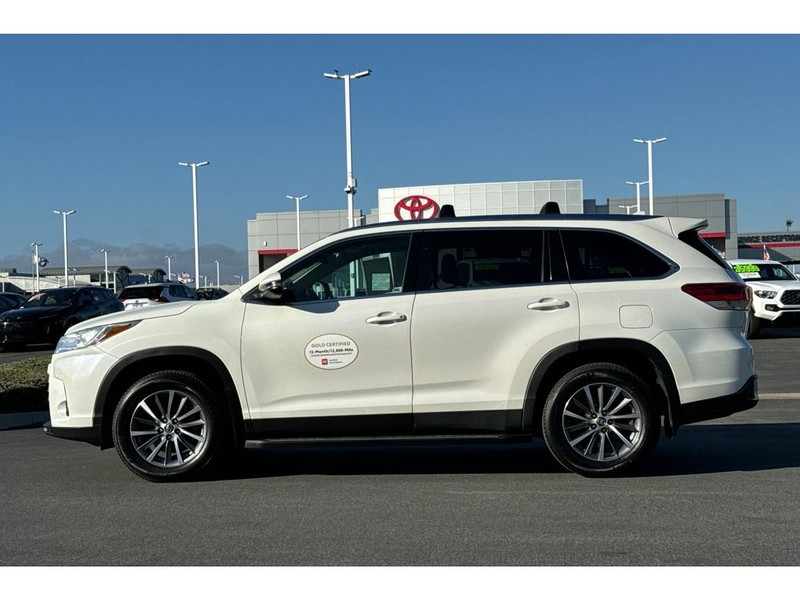 Toyota Highlander Vehicle Full-screen Gallery Image 07