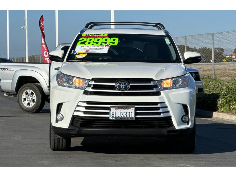 Toyota Highlander Vehicle Full-screen Gallery Image 09