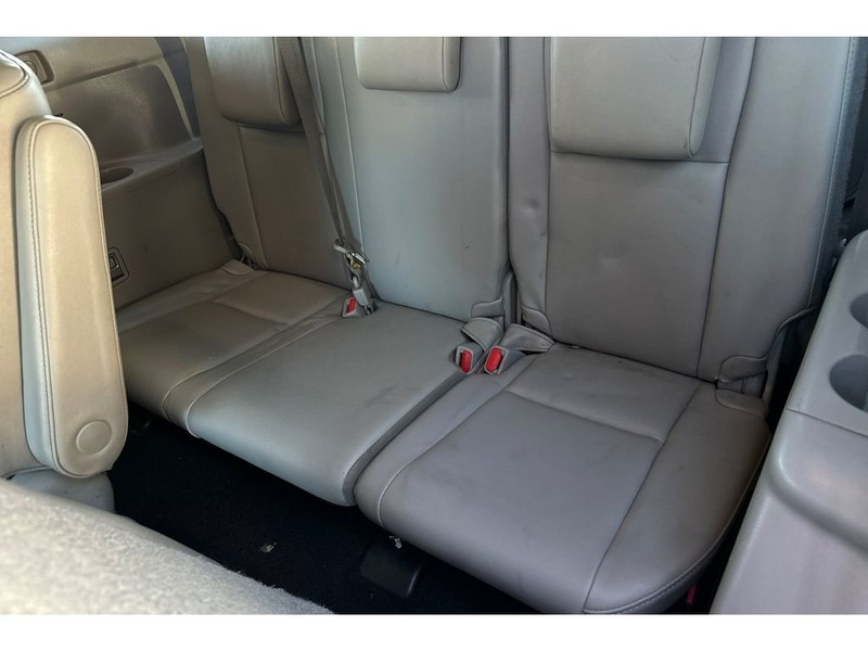 Toyota Highlander Vehicle Full-screen Gallery Image 16