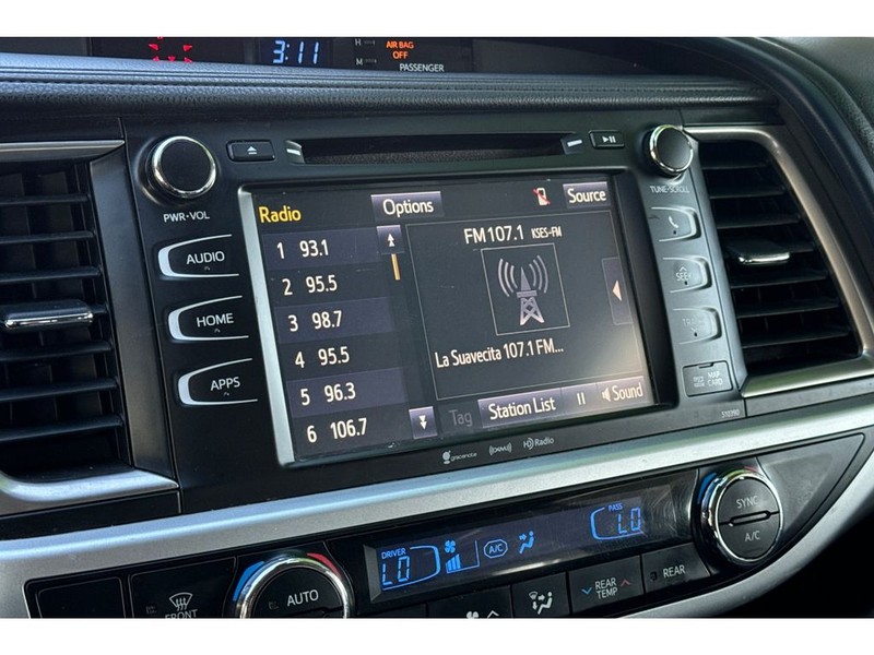 Toyota Highlander Vehicle Full-screen Gallery Image 20