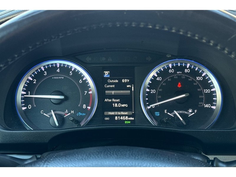 Toyota Highlander Vehicle Full-screen Gallery Image 27