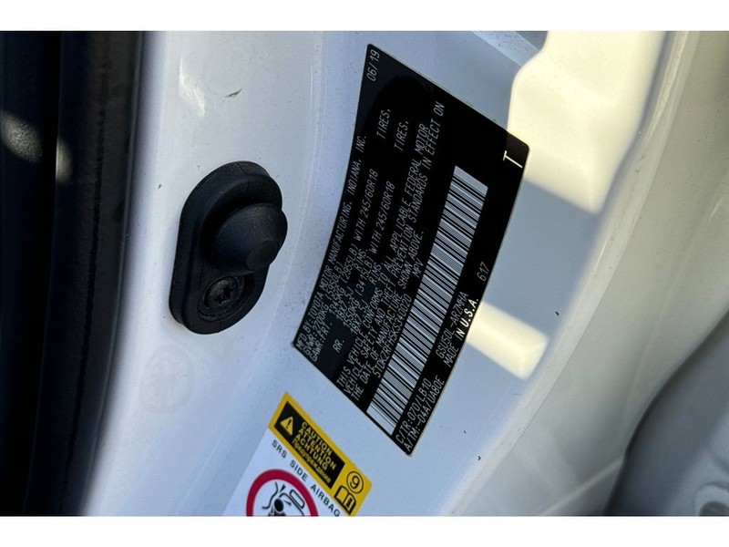 Toyota Highlander Vehicle Full-screen Gallery Image 32
