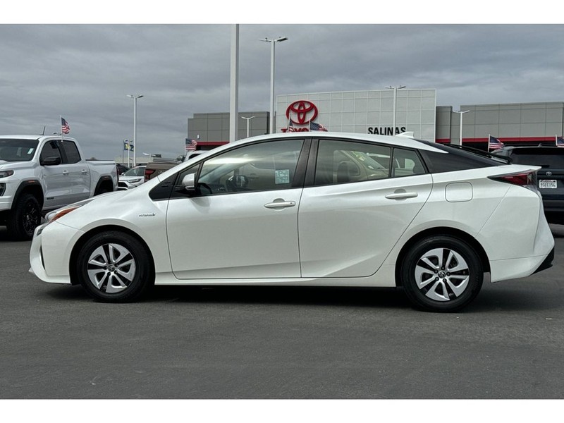 Toyota Prius Vehicle Full-screen Gallery Image 07