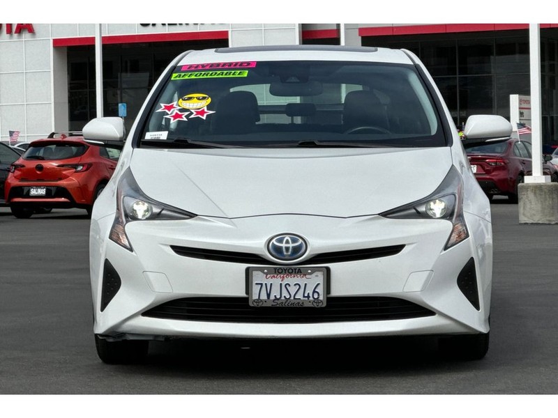 Toyota Prius Vehicle Full-screen Gallery Image 09