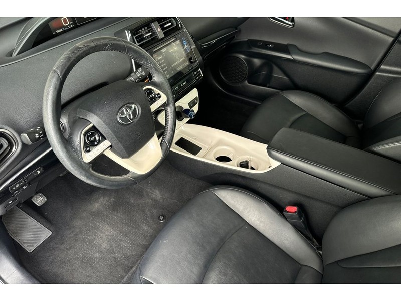 Toyota Prius Vehicle Full-screen Gallery Image 10