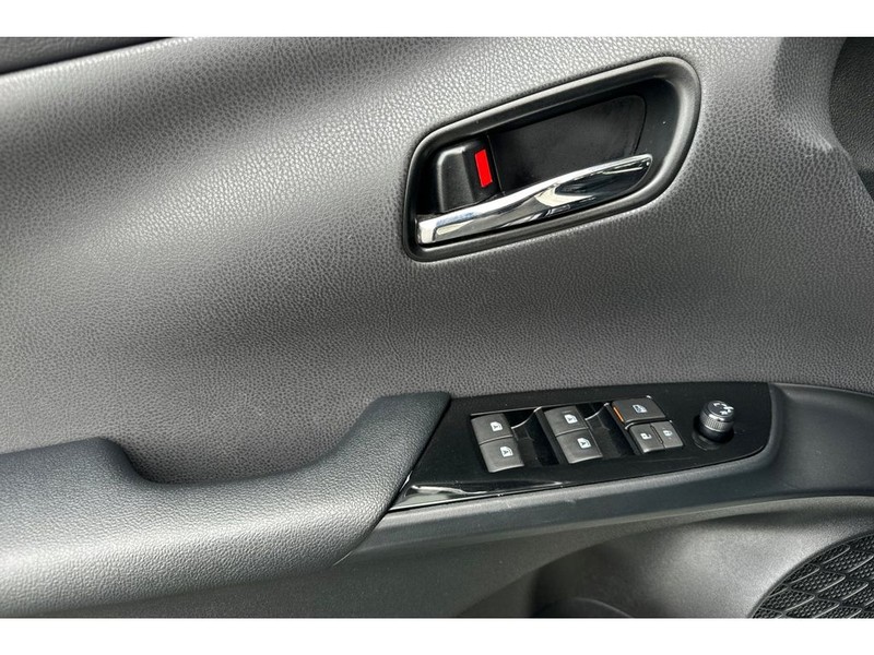Toyota Prius Vehicle Full-screen Gallery Image 11