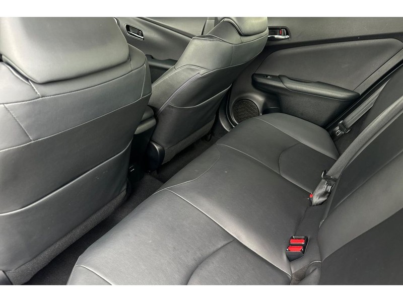 Toyota Prius Vehicle Full-screen Gallery Image 13