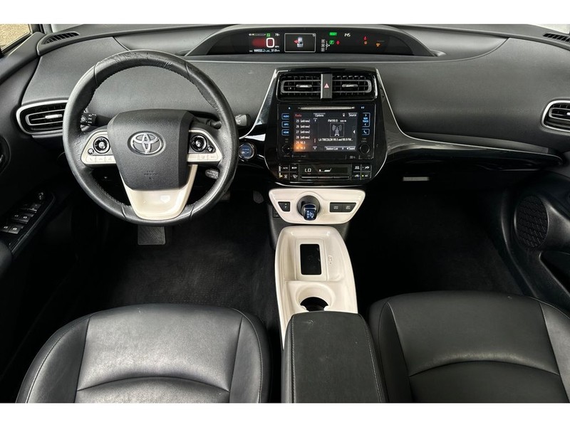 Toyota Prius Vehicle Full-screen Gallery Image 15