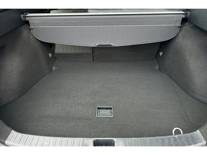 Toyota Prius Vehicle Full-screen Gallery Image 17