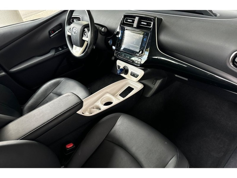 Toyota Prius Vehicle Full-screen Gallery Image 18