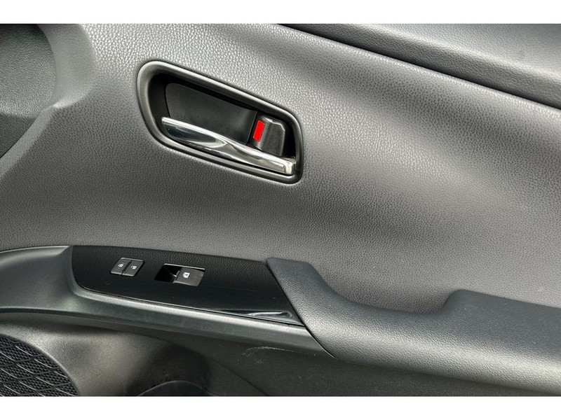 Toyota Prius Vehicle Full-screen Gallery Image 19