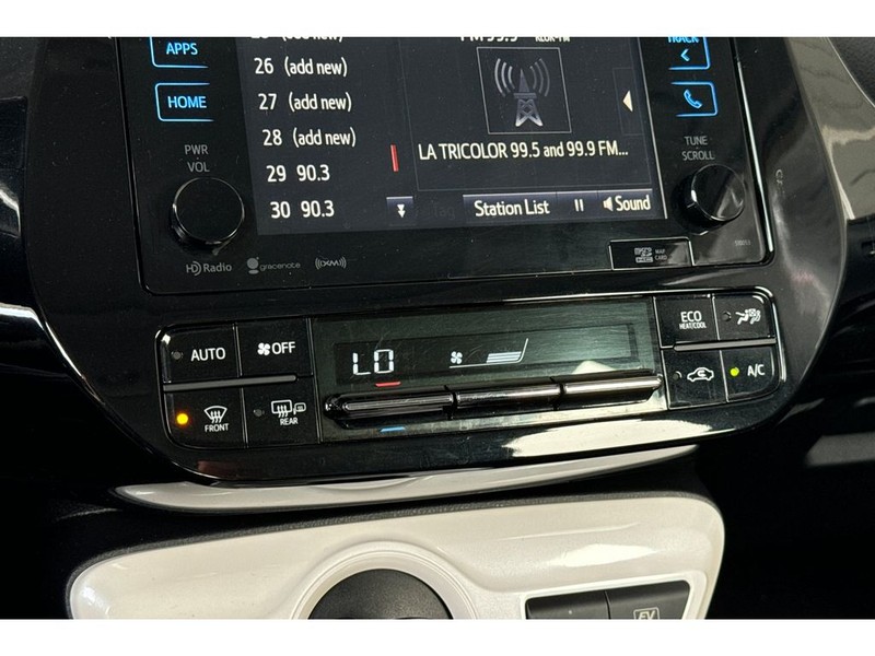 Toyota Prius Vehicle Full-screen Gallery Image 21