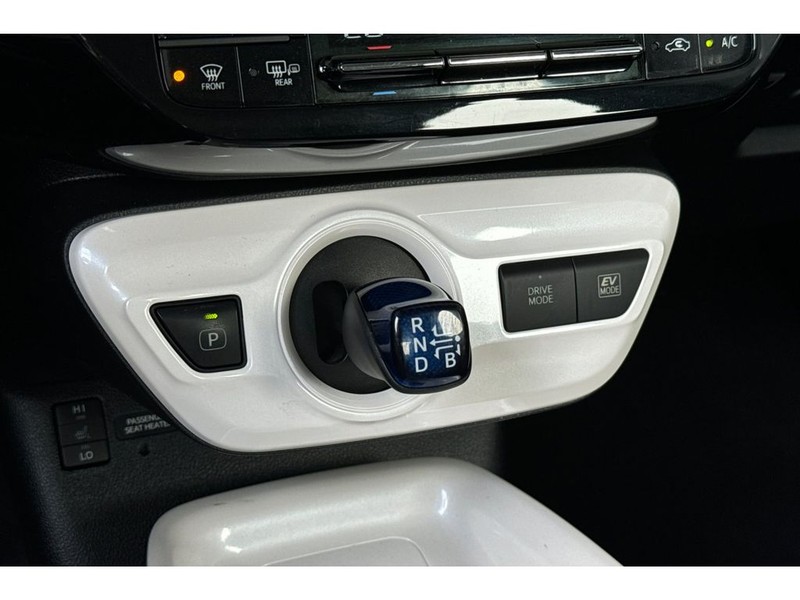 Toyota Prius Vehicle Full-screen Gallery Image 22