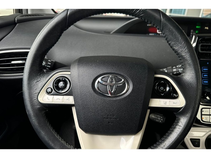 Toyota Prius Vehicle Full-screen Gallery Image 24