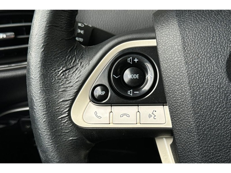 Toyota Prius Vehicle Full-screen Gallery Image 25