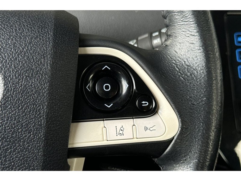 Toyota Prius Vehicle Full-screen Gallery Image 26