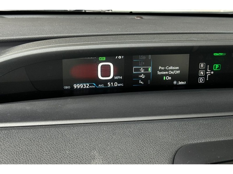 Toyota Prius Vehicle Full-screen Gallery Image 27
