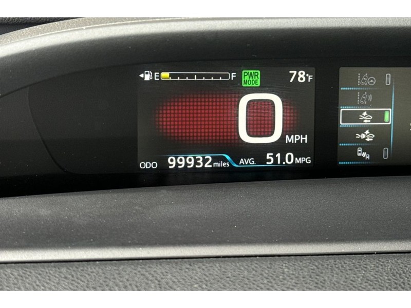 Toyota Prius Vehicle Full-screen Gallery Image 28