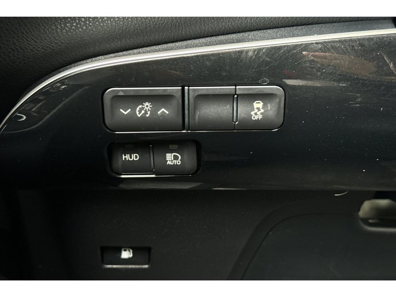 Toyota Prius Vehicle Full-screen Gallery Image 29