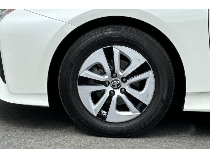 Toyota Prius Vehicle Full-screen Gallery Image 30
