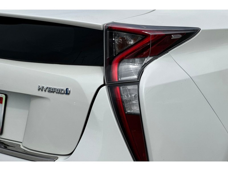 Toyota Prius Vehicle Full-screen Gallery Image 31