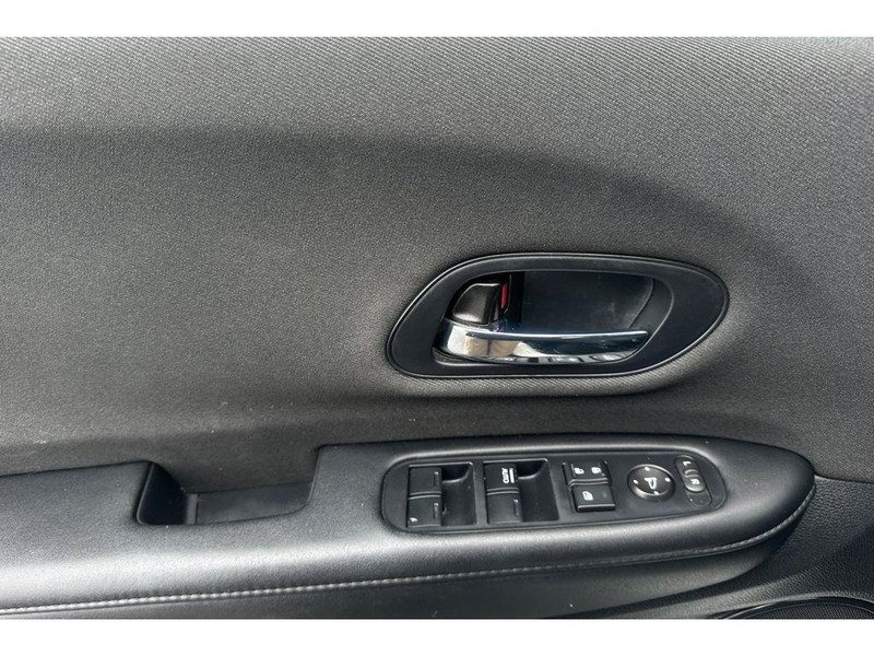 Honda HR-V Vehicle Full-screen Gallery Image 11