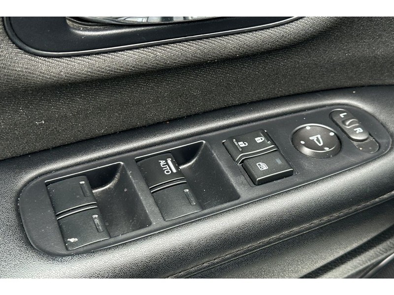 Honda HR-V Vehicle Full-screen Gallery Image 12