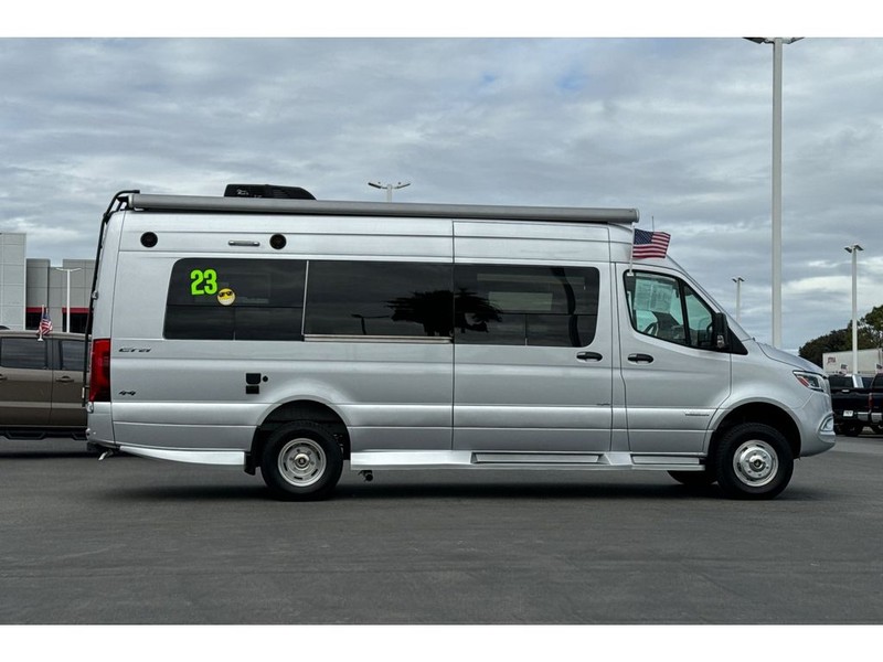 Mercedes-Benz Sprinter 3500 XD Vehicle Full-screen Gallery Image 03
