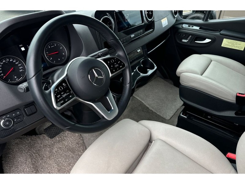 Mercedes-Benz Sprinter 3500 XD Vehicle Full-screen Gallery Image 10