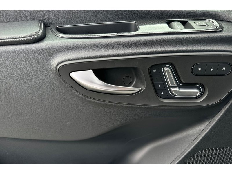 Mercedes-Benz Sprinter 3500 XD Vehicle Full-screen Gallery Image 11
