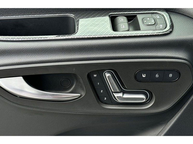 Mercedes-Benz Sprinter 3500 XD Vehicle Full-screen Gallery Image 12