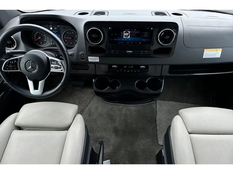 Mercedes-Benz Sprinter 3500 XD Vehicle Full-screen Gallery Image 14