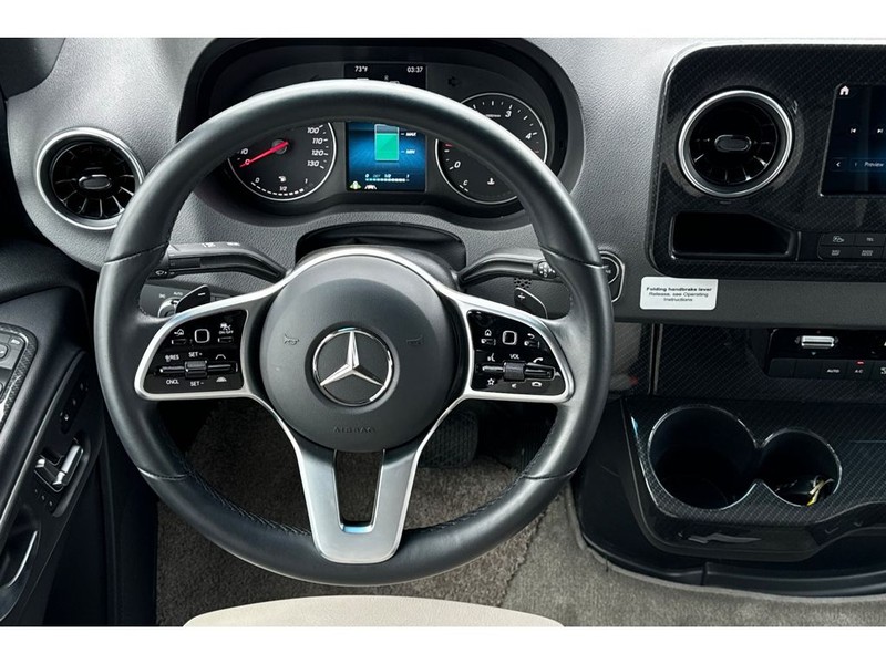 Mercedes-Benz Sprinter 3500 XD Vehicle Full-screen Gallery Image 15