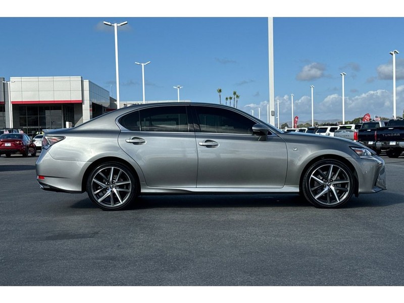 Lexus GS 350 Vehicle Full-screen Gallery Image 03