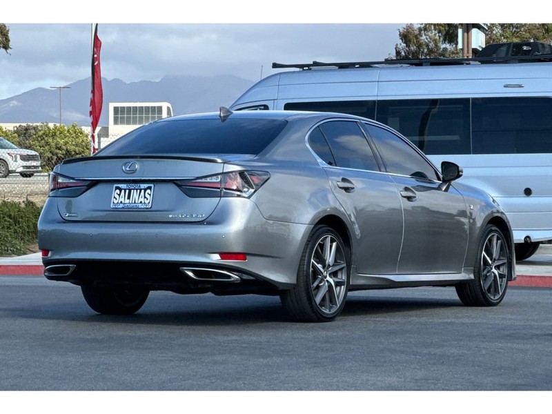 Lexus GS 350 Vehicle Full-screen Gallery Image 04