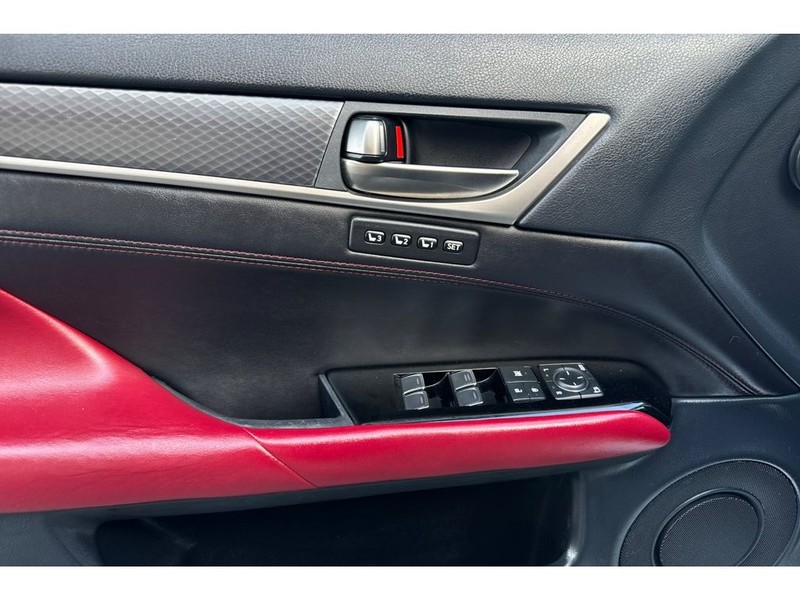 Lexus GS 350 Vehicle Full-screen Gallery Image 11