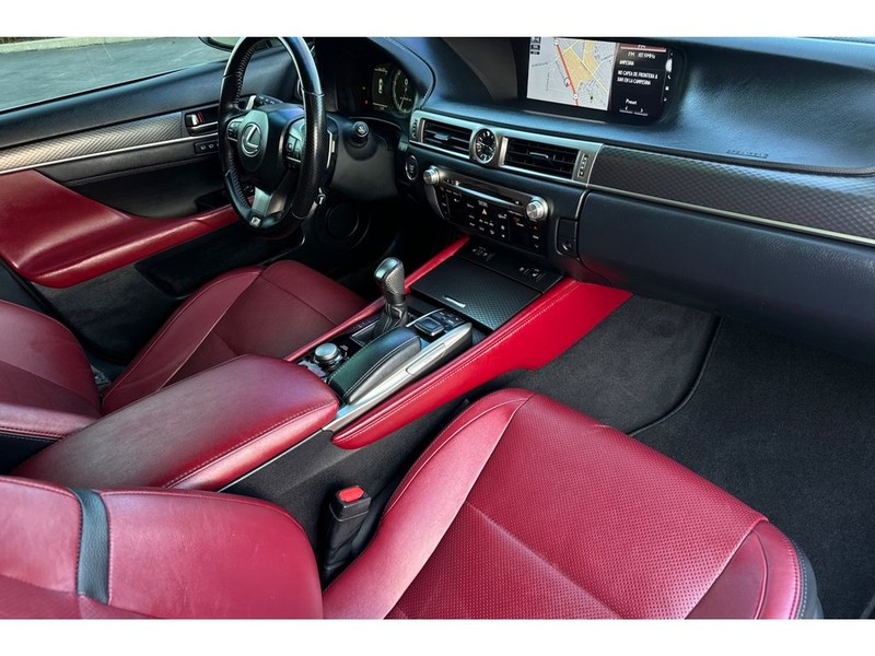 Lexus GS 350 Vehicle Full-screen Gallery Image 17