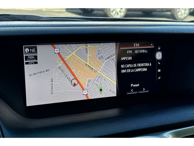 Lexus GS 350 Vehicle Full-screen Gallery Image 19